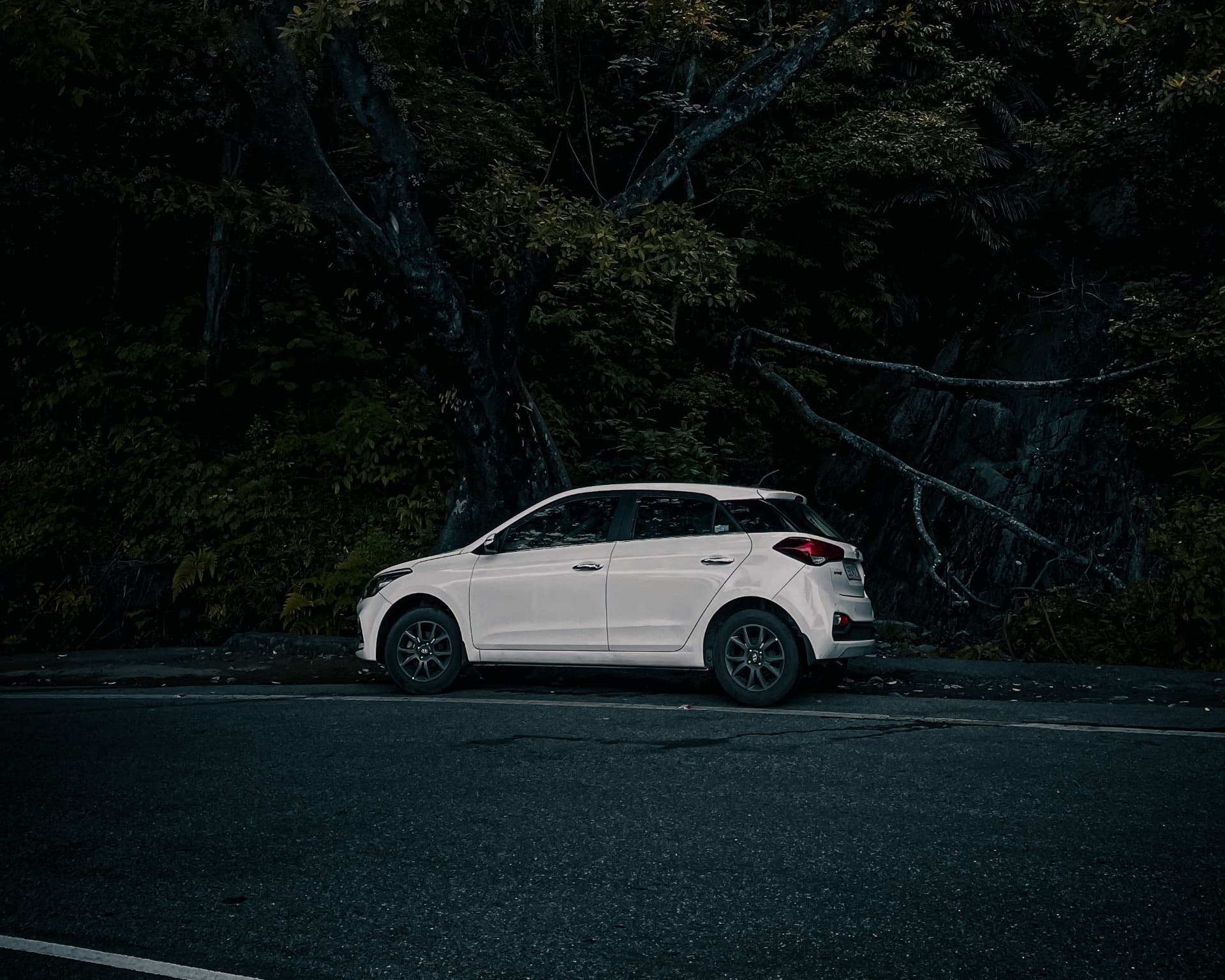 Hyundai i20 — Hatchback for City & Highway Travel
